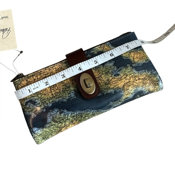 Patricia Nash Leather Annesley Wristlet Wallet. - Picture 9 of 10